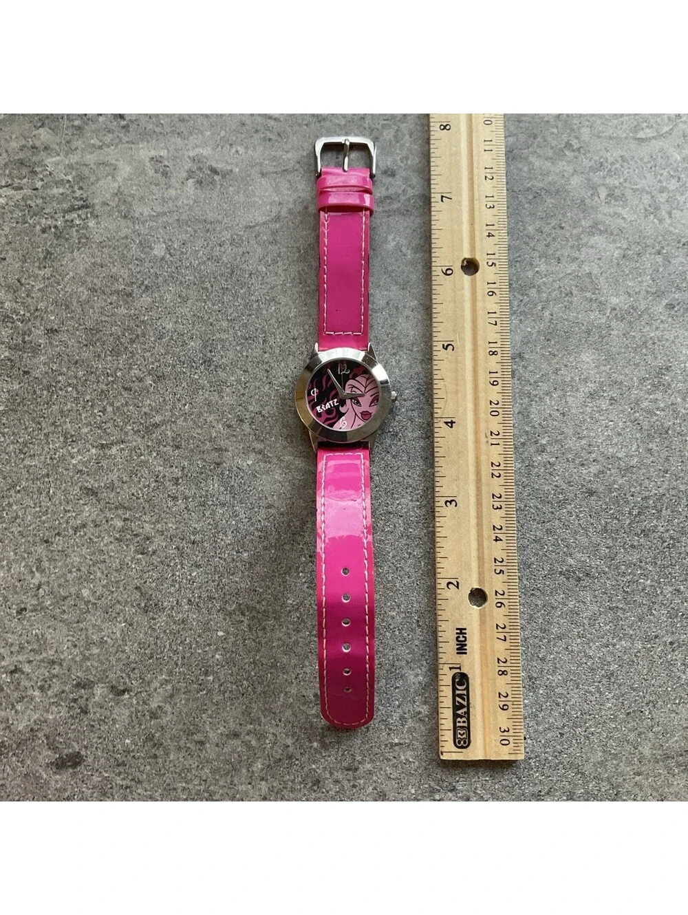 Bratz Womens Watch 31mm Case Pink Band 2005 Vintage Quartz Analog Three Hands B